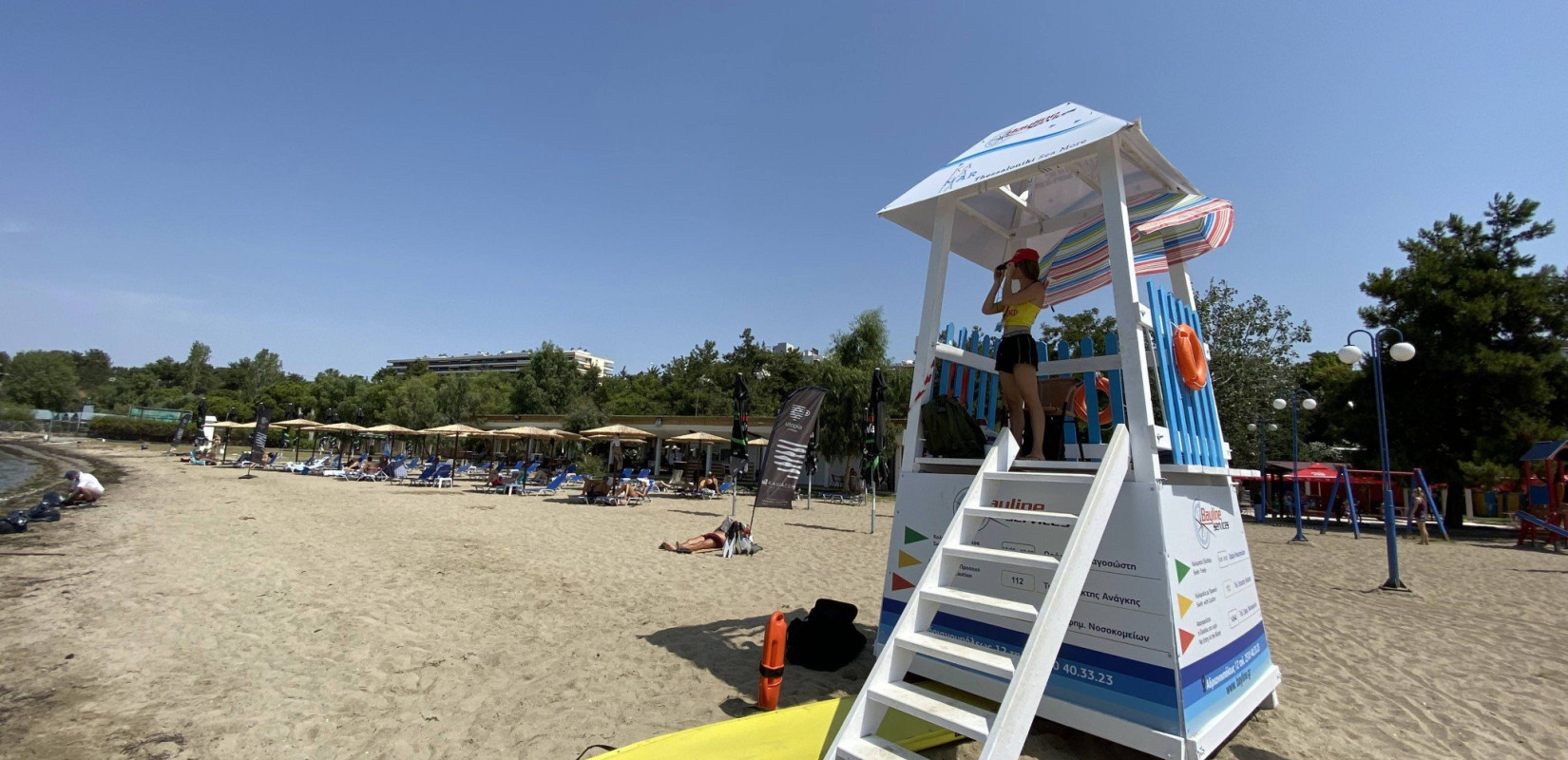 Κατάλληλα για κολύμπι τα νερά στην πλαζ Αρετσού – Η “Golden Bay” έχει και το δικό της ναυαγοσώστη