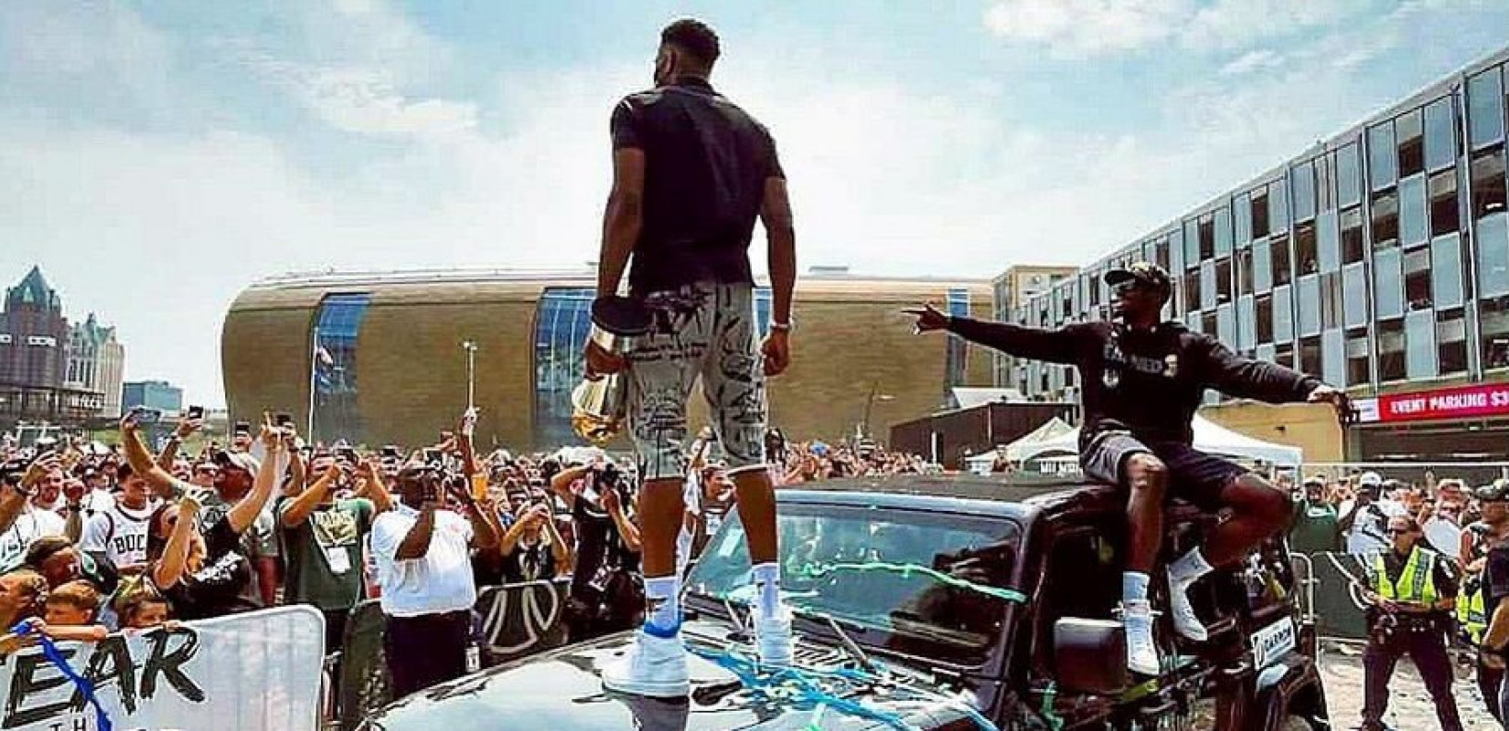 Επιστρέφουν στην Ελλάδα οι πρωταθλητές του ΝΒΑ αδελφοί Αντετοκούνμπο