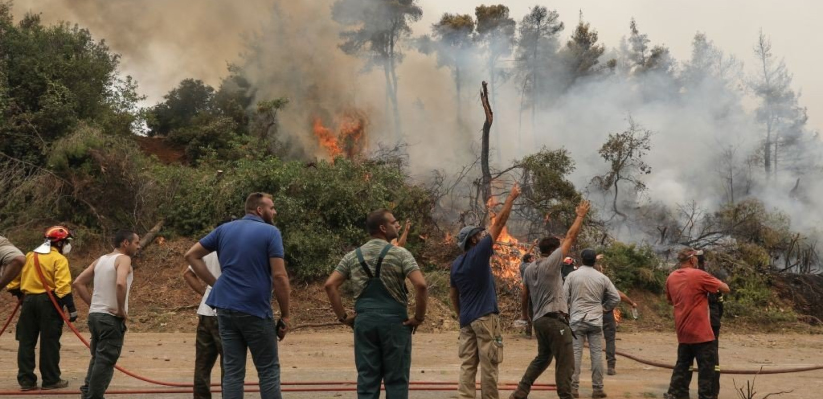 Πώς οι κάτοικοι στον Βουτά Ευβοίας κατάφεραν να σώσουν τις περιουσίες τους από τον πύρινο όλεθρο