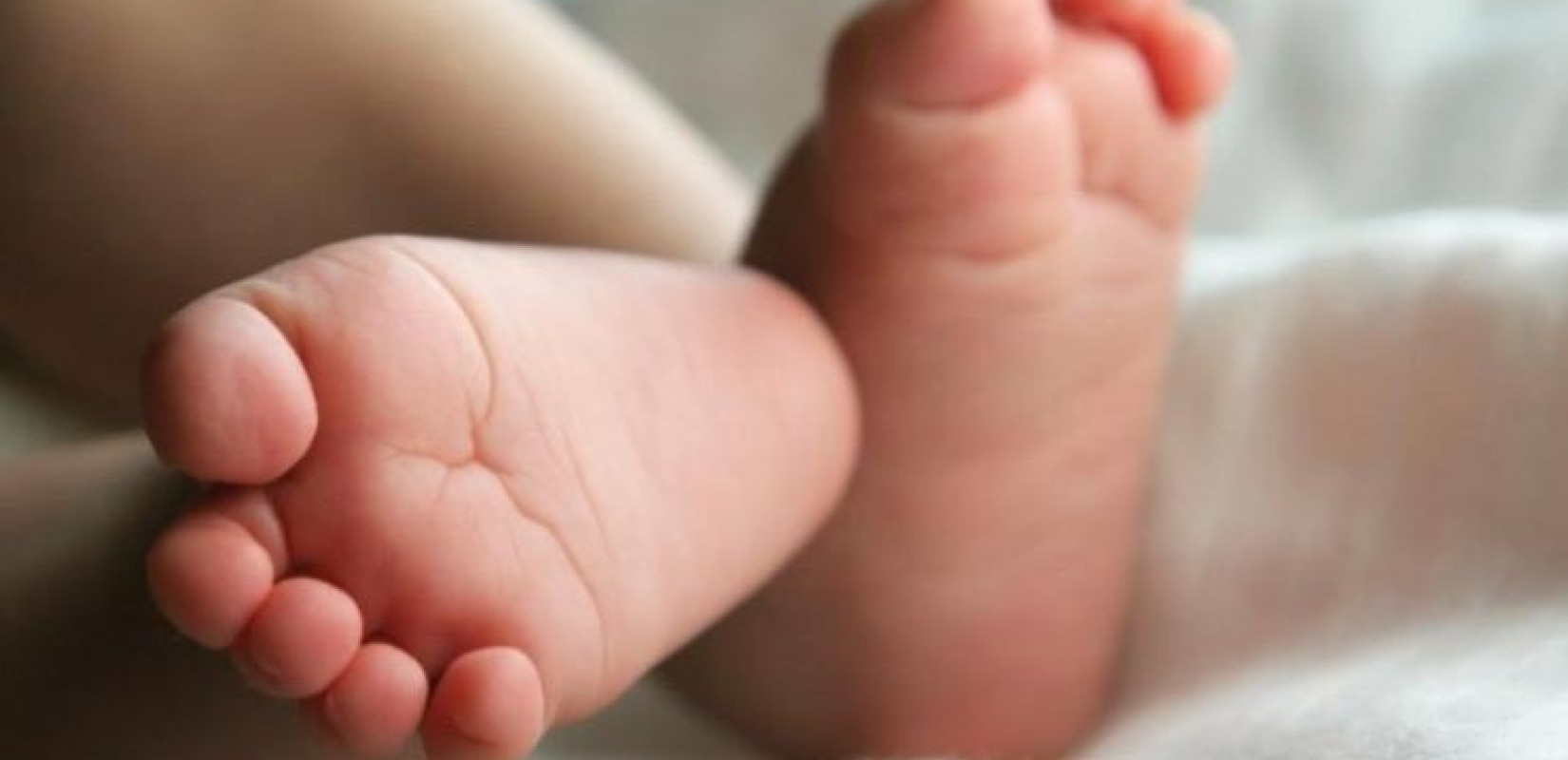Κατερίνη: 15χρονη γέννησε στην τουαλέτα νοσοκομείου - Πίστεψε ότι απέβαλε και πέταξε το βρέφος στα σκουπίδια