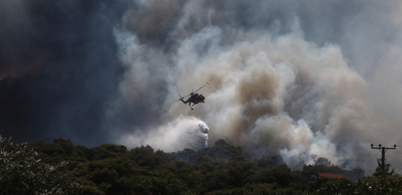 Κερατέα: Υπό μερικό έλεγχο το νέο μέτωπο πυρκαγιάς - Αποκαταστάθηκε η κυκλοφορία των οχημάτων