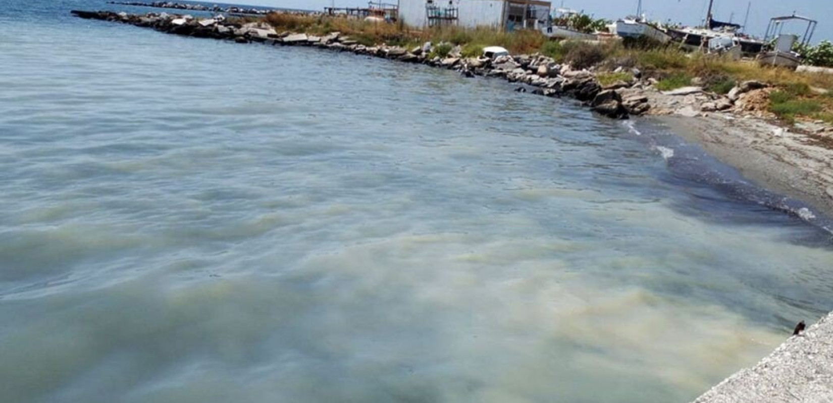 Καταγγελία για ακατέργαστα λύματα στη θάλασσα των Νέων Μουδανίων - Τι έδειξε η ανάλυση (φωτ.)