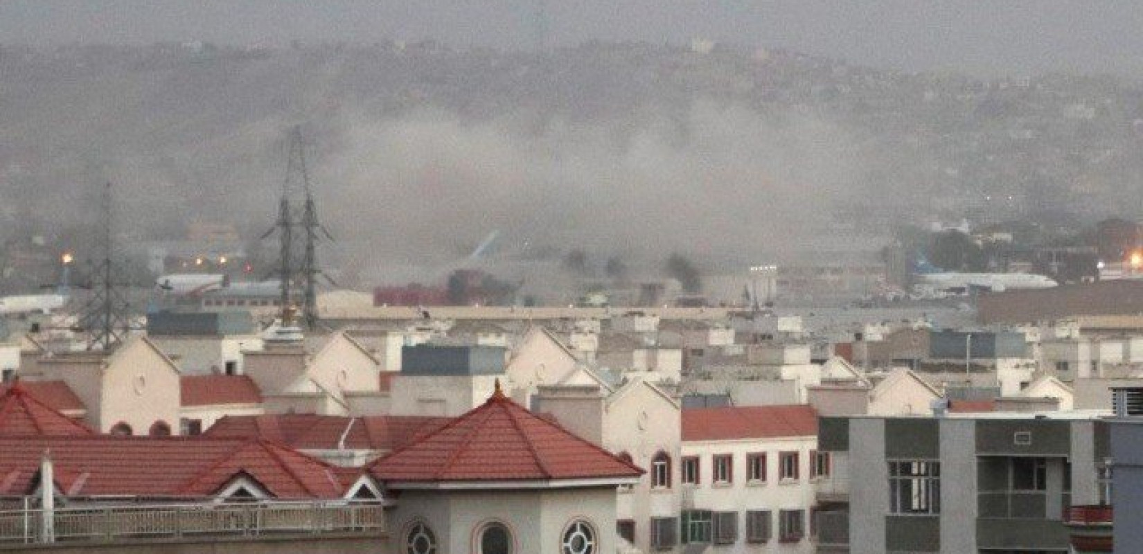 Ισλαμικό Κράτος: Βομβιστής αυτοκτονίας σκόρπισε το θάνατο στο αεροδρόμιο της Καμπούλ - Πάνω από 60 οι νεκροί και 150 τραυματίες