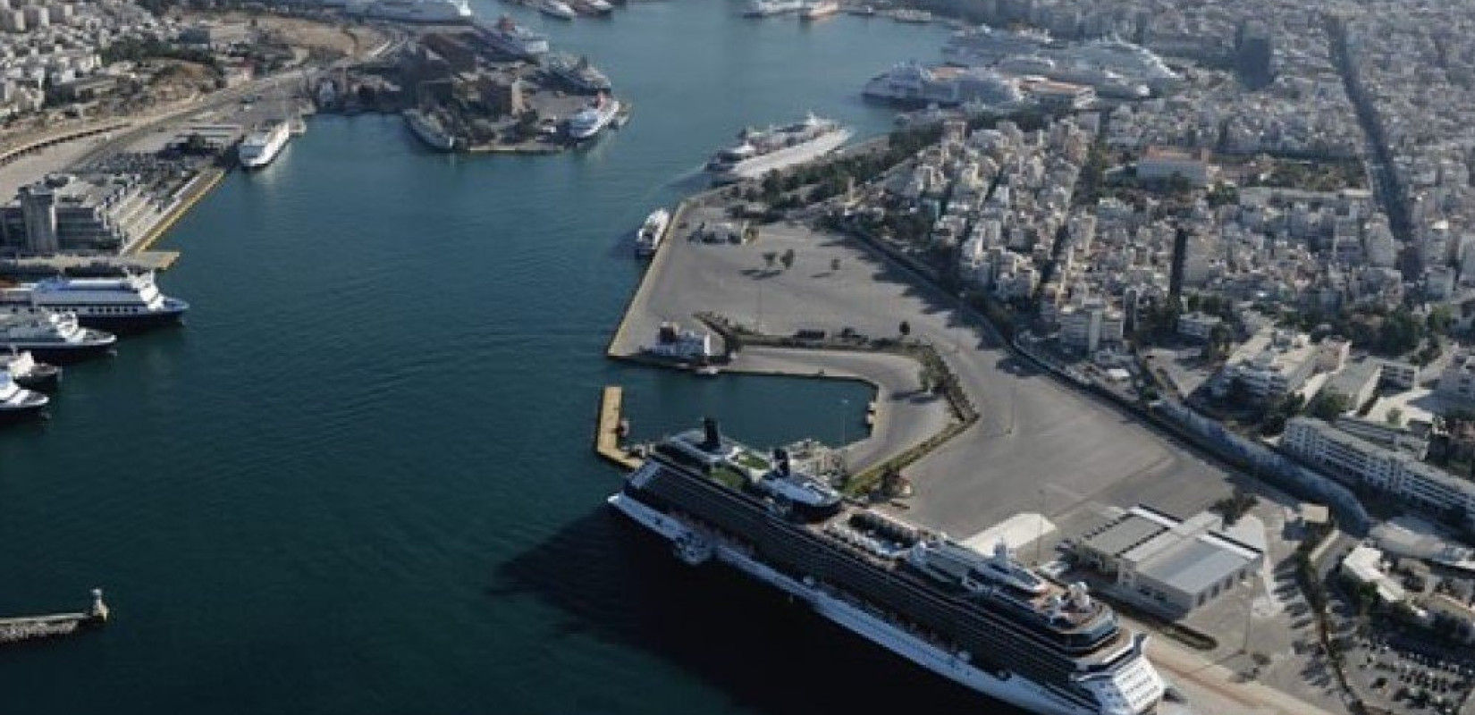 «Περίπατο» πήγαν οι δεσμεύσεις των Κινέζων για τις επενδύσεις στο λιμάνι του Πειραιά