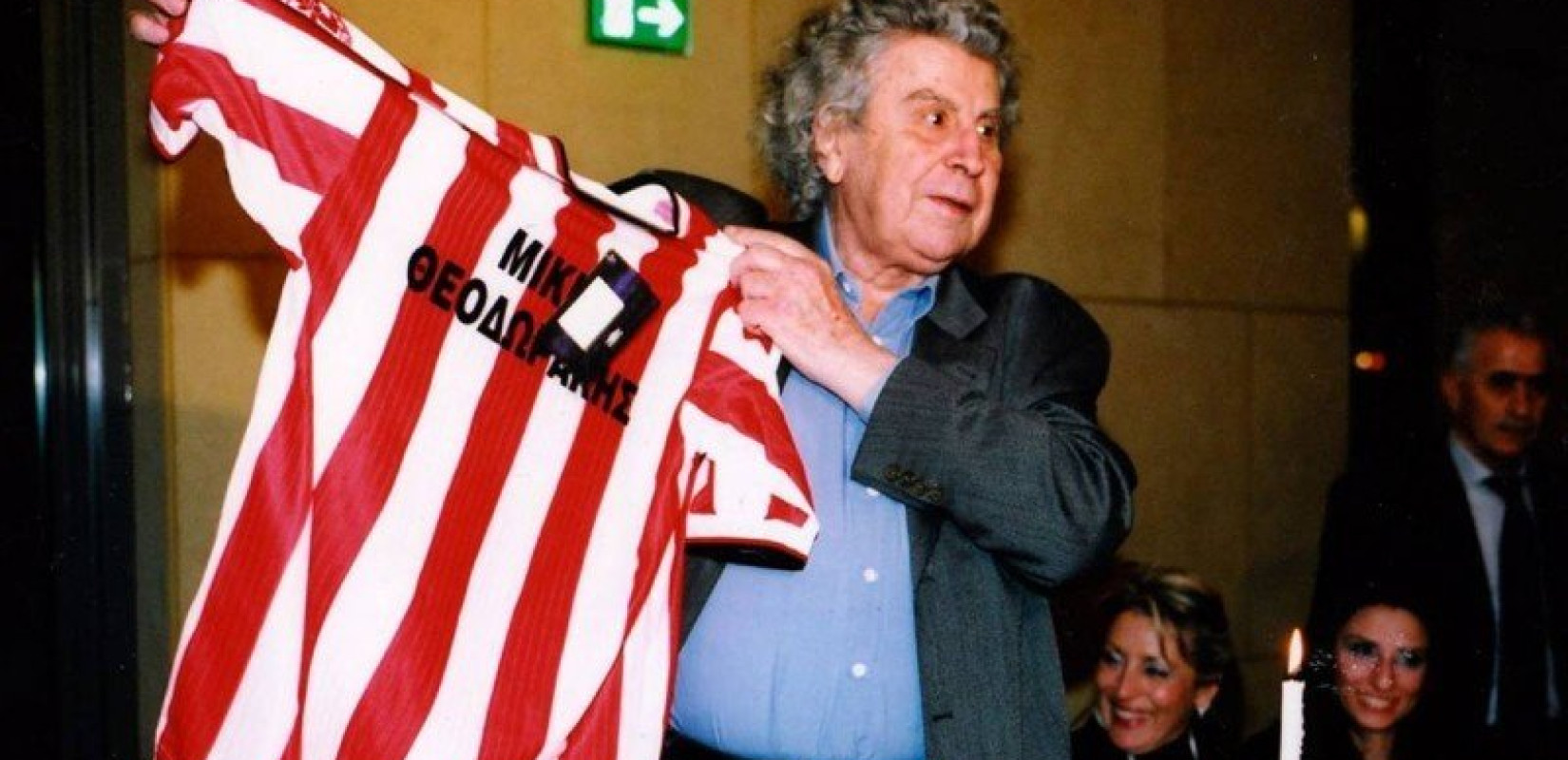 Ο φίλαθλος Μίκης Θεοδωράκης και η αγάπη του για τον αθλητισμό και το ποδόσφαιρο