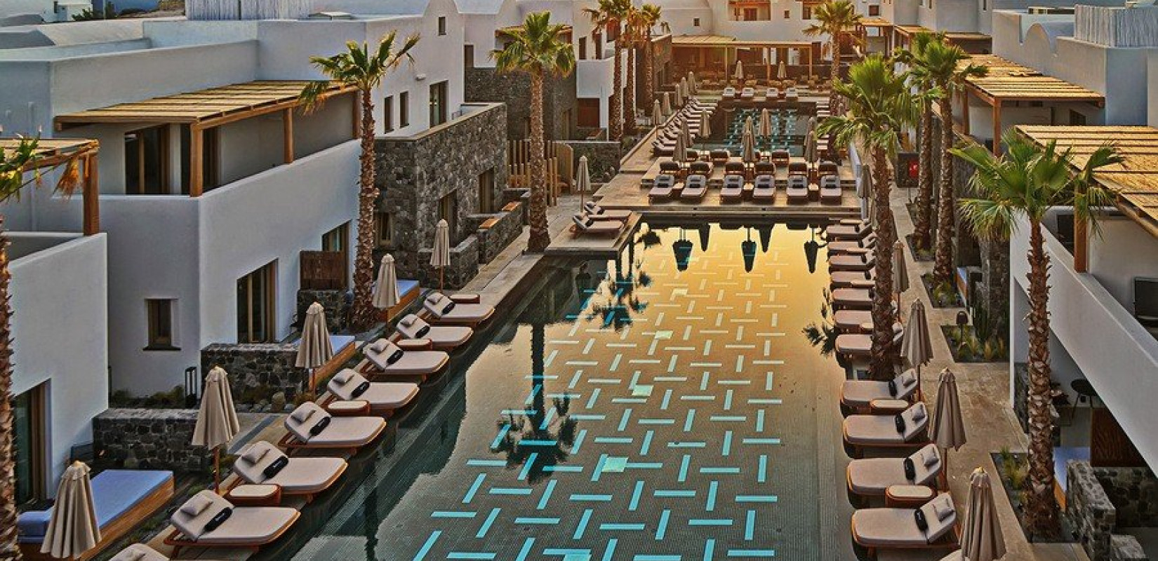 Άνοιξε τις πύλες του το πολυτελές Radisson Blu Zaffron Resort στη Σαντορίνη από τον Όμιλο Fais 