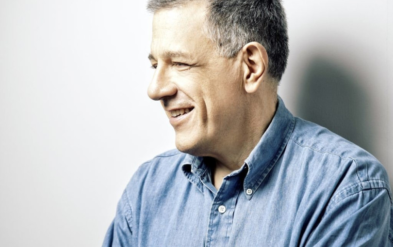 Αντιμετωπίζει και το... αυχενικό