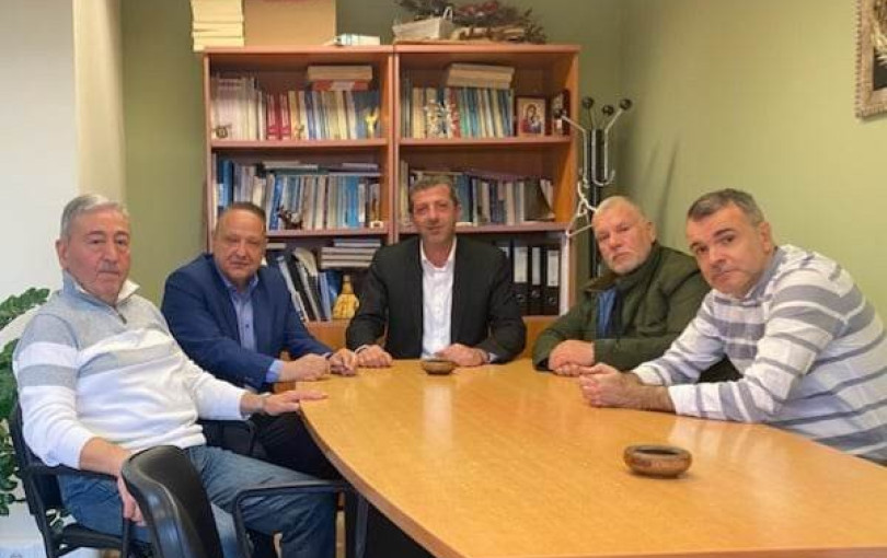 Στο ΕΚΘ ο Στέλιος Αγγελούδης συνοδευόμενος από δυο πρώην προέδρους του Στο ΕΚΘ ο Στέλιος Αγγελούδης συνοδευόμενος από δυο πρώην προέδρους του