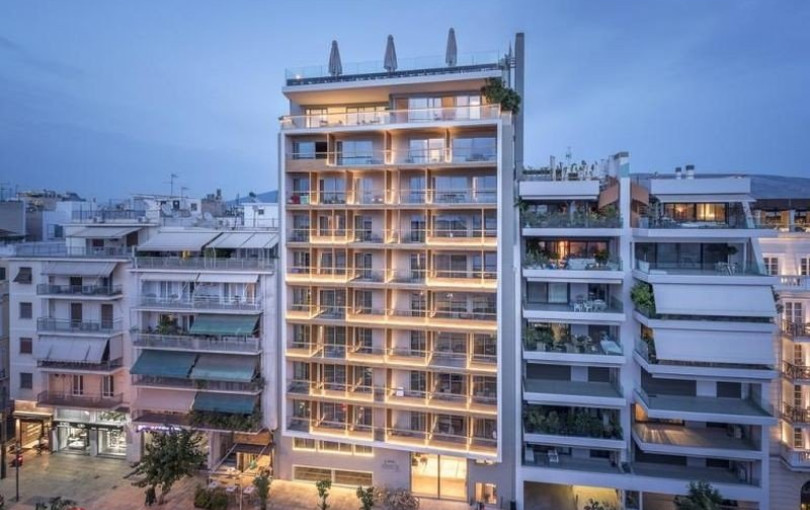 «Καμπάνα» 10.000 ευρώ από το ΣτΕ για τη μη κατεδάφιση των 3 τελευταίων ορόφων του ξενοδοχείου Coco-Mat