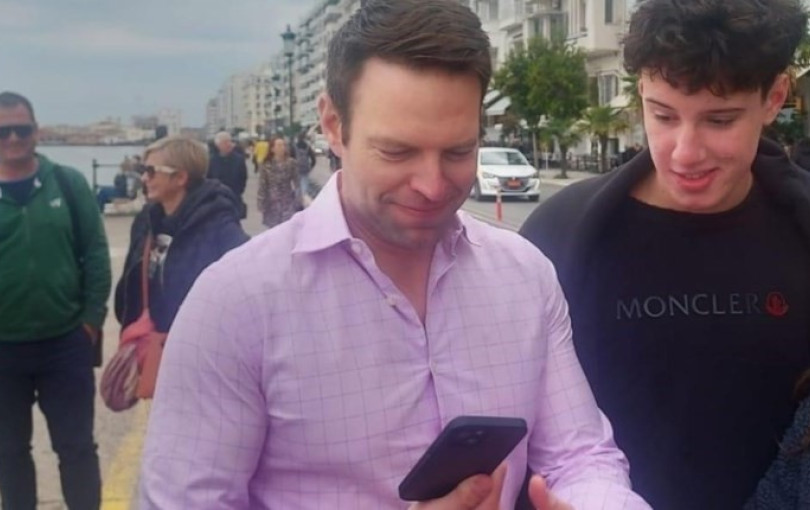 Η βόλτα Κασσελάκη στην Παραλία Θεσσαλονίκης (βίντεο)