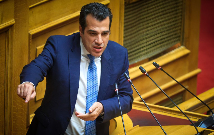 Μεταναστευτικό: Μόνιμη δομή και δύο προσωρινά κέντρα στην Κρήτη – Το «τρίπτυχο» Πλεύρη στη Βουλή