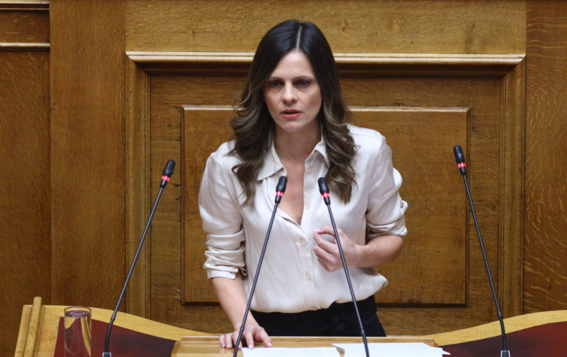 Έφη Αχτσιόγλου: «Επικίνδυνη εμπλοκή της Ελλάδας στον πόλεμο - Αστείες οι εξηγήσεις της κυβέρνησης»