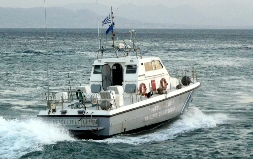 Άγιον Όρος: Μίνι λεωφορείο έπεσε στη θάλασσα στο λιμάνι της Δάφνης