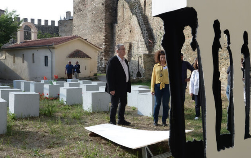 Θεσσαλονίκη: Ο Δ. Κουτσούμπας στην έκθεση «Και πάνω τους η μνήμη καίει» (φωτ.)