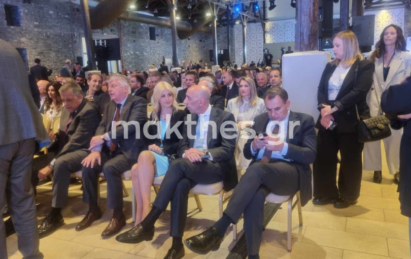 Η παρουσία του ζεύγους Ράπτη-Μπρατάκου και η χειραψία με Μητσοτάκη