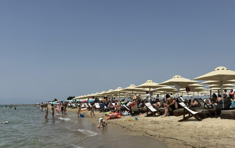 Γέμισαν οι παραλίες από… ψηφοφόρους (φωτ.)