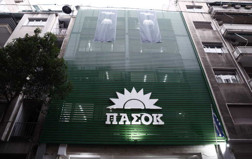 Και διαφημίσεις στο δρόμο προς τις κάλπες