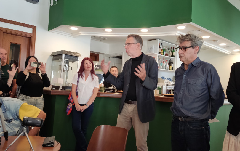 Ο Σπύρος Βούγιας και τα καθίσματα