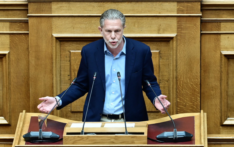 Στο στόχαστρο Γερουλάνου ο Χατζηδάκης