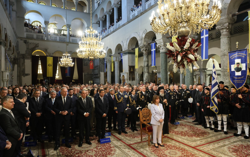 Πολυκοσμία στη Δοξολογία