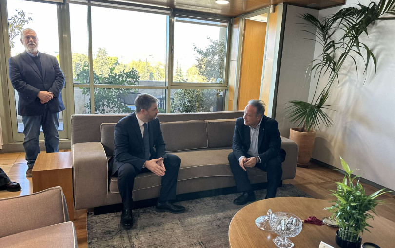 Τα… κεράσματα