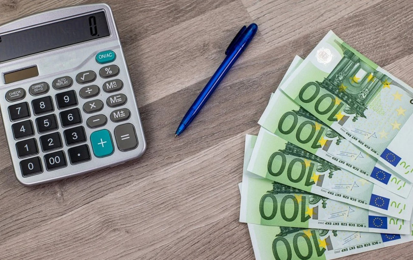 Το υπερπλεόνασμα «δίνει» 1,1 δισ. κοινωνικό μέρισμα και… έπεται συνέχεια στη ΔΕΘ