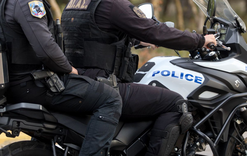 Βέροια: Έκλεψε αυτοκίνητο, επιτέθηκε σε αστυνομικό και παραπάτησε προτού συλληφθεί