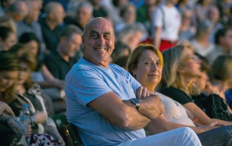 Στο μικρόφωνο ο Γιώργος Βουλγαράκης, στα ντραμς ο Ανδρέας Λοβέρδος (βίντεο)