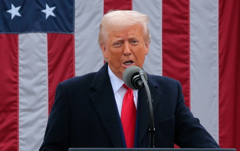 Τραμπ: Επιβάλλω άμεσα δασμούς σε όσες χώρες διατηρούν εμπορικές σχέσεις με το Ιράν