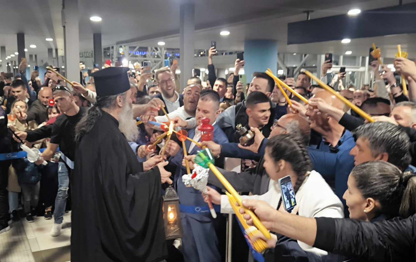 Στη Θεσσαλονίκη έφτασε το Άγιο Φως