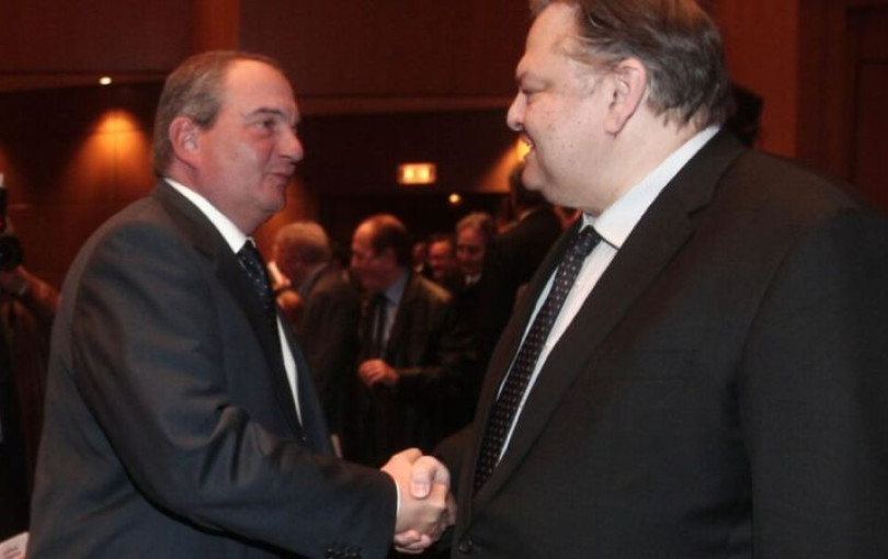 Το βιβλίο, ο Βενιζέλος και ο Καραμανλής