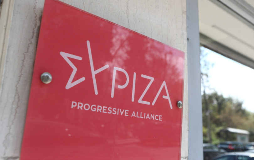 ΣΥΡΙΖΑ: Ο κ. Μητσοτάκης ζει σε παράλληλο σύμπαν... Ούτε λέξη για ακρίβεια, στεγαστική κρίση, ΕΛΤΑ και αυτοδιοίκηση