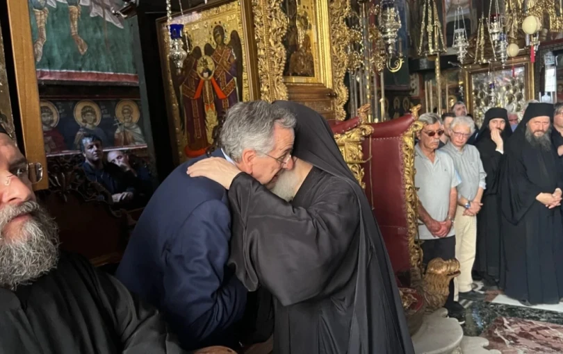 Στο Άγιο Όρος ο Σαμαράς: «Πολλοί ρωτούν αν θα κάνω κόμμα, θα συνεχίσουν να ρωτάνε» δήλωσε