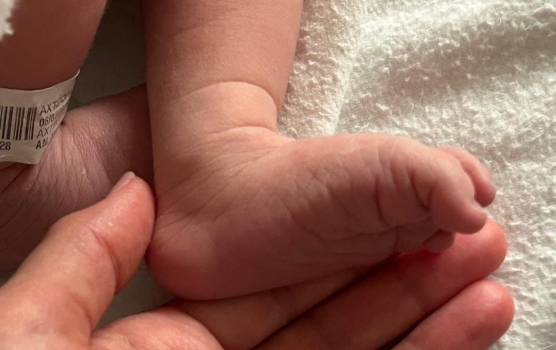 Η Έφη Αχτσιόγλου συστήνει το νέο μέλος της οικογένειάς της