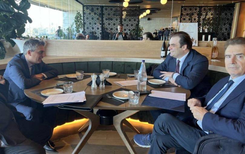 Περιμένοντας τον Μητσοτάκη