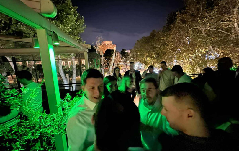 Το χαλαρό ποτό του Ανδρουλάκη μετά την ομιλία στο «Βελλίδειο»