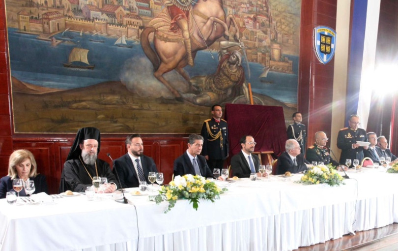 Το γεύμα στη Λέσχη