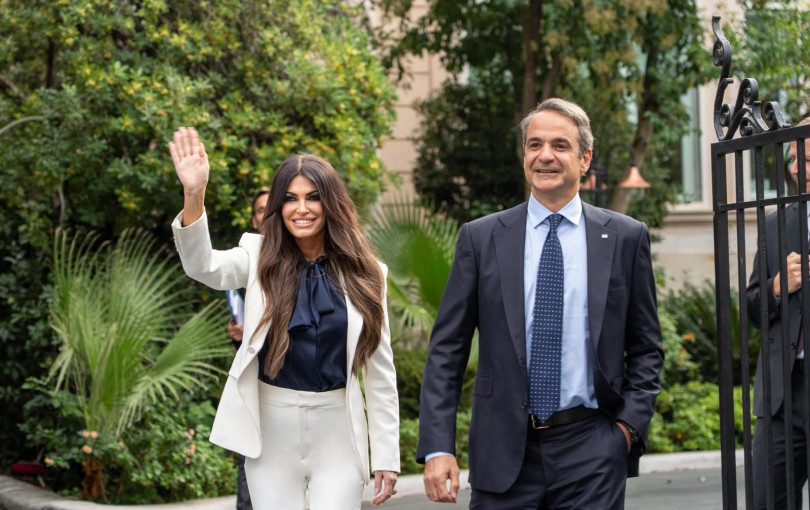 Τυχερή δηλώνει η Γκίλφοϊλ που θα κάνει Χριστούγεννα στην Αθήνα