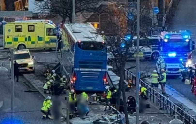 Στοκχόλμη: Λεωφορείο έπεσε σε στάση - Πολλοί νεκροί (βίντεο)