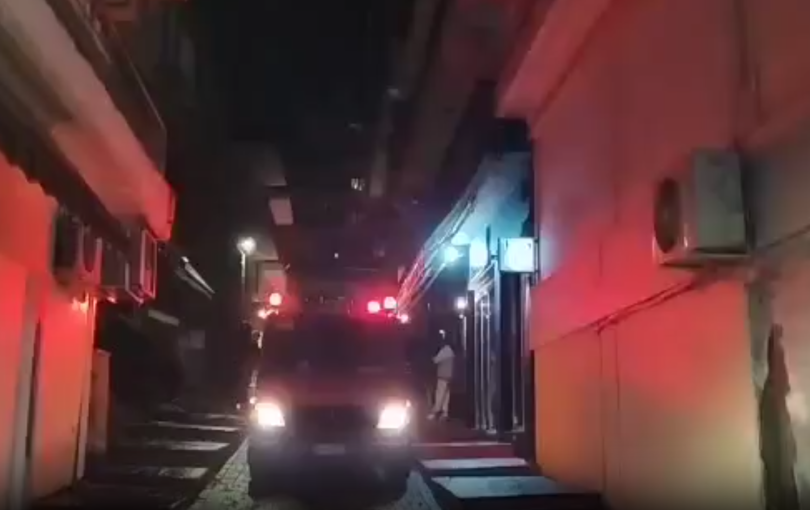 Γρεβενά: Φωτιά ξέσπασε σε πολυώροφη οικοδομή – Απεγκλωβίστηκαν πέντε άτομα