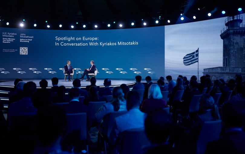 Στη Σιγκαπούρη για συνεργασίες