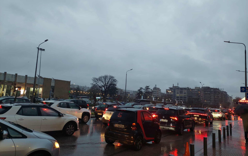 Θεσσαλονίκη: Χάος και μποτιλιάρισμα στους δρόμους από την νεροποντή