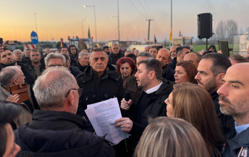 ΠΑΣΟΚ-ΚΙΝΑΛ: Αντιπολίτευση και από τα... μπλόκα