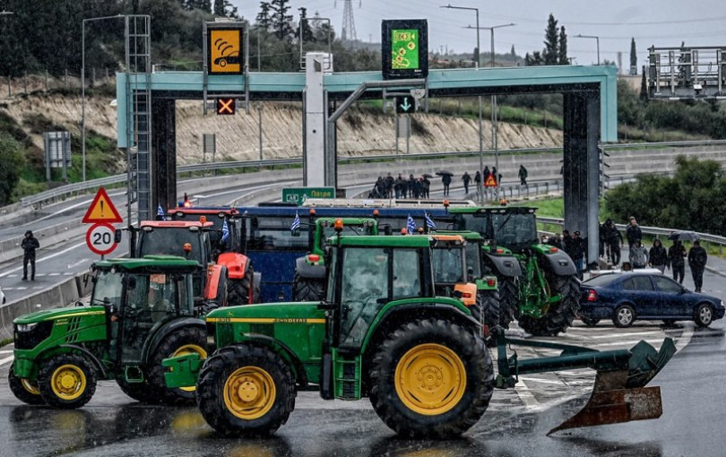Σε πλήρη εξέλιξη οι αγροτικές κινητοποιήσεις σε όλη την Ελλάδα: Πάνω από 6.000 τρακτέρ στους δρόμους - 14 μέχρι στιγμής τα μπλόκα και ετοιμάζονται να τα διπλασιάσουν