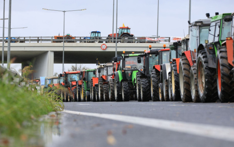 Τα αγροτικά ζόρια της κυβέρνησης και η συνεύρεση Βενιζέλου-Καραμανλή παρουσία Σαμαρά. Γράφει ο Μποξέρ*