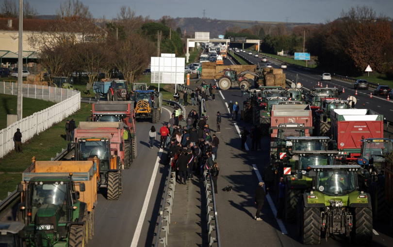 Στους δρόμους και οι αγρότες της Γαλλίας – Επεισόδια και βίαιες διαδηλώσεις (βίντεο)