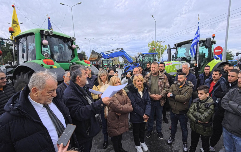 Στο μπλόκο των Μαλγάρων ο Σίμος Δανιηλίδης: «Ο αγώνας των αγροτών αφορά όλη την κοινωνία»