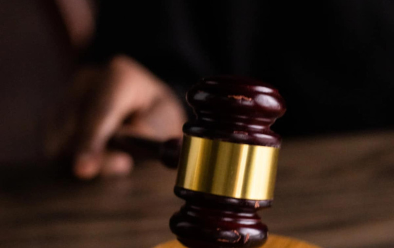 Θεσσαλονίκη: Ελεύθερος με όρους ο 90χρονος που έθαψε ζωντανό το σκυλί της κόρης του