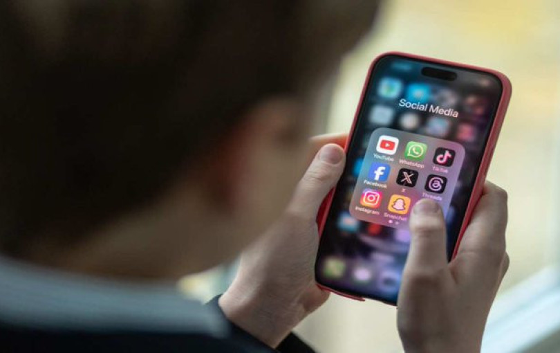 Η Ισπανία απαγορεύει τα social media σε ανήλικους κάτω των 16 ετών