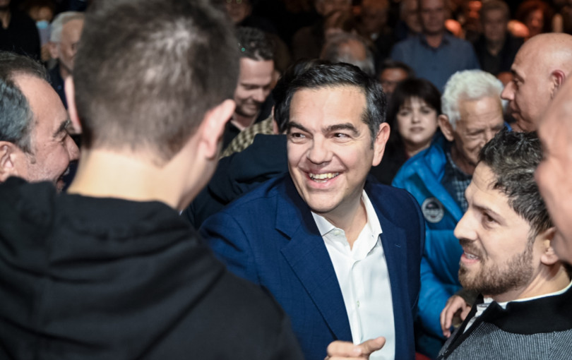 Αλέξης Τσίπρας στην παρουσίαση του βιβλίου του στην Πάτρα: «Tο φάντασμα της Ιθάκης πλανιέται πάνω από το καθεστώς τους»